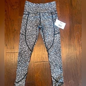 Zyia Active Black Mosaic Pocket Soft and Snug Leggings